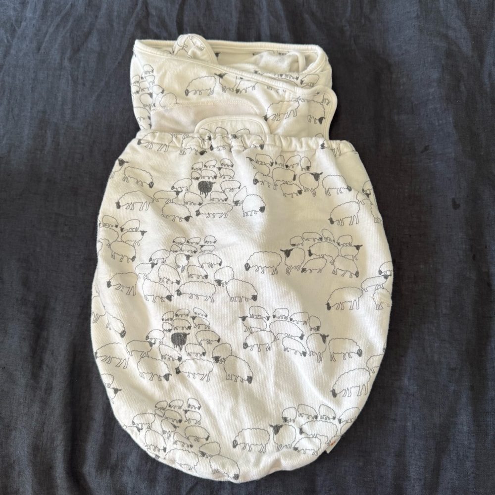 Ergobaby Original Swaddler with Sheep Design Swasheep